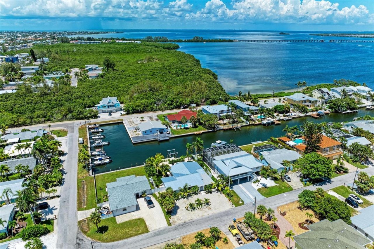 504 Bayview Drive, Holmes Beach, FL 34217 Photo