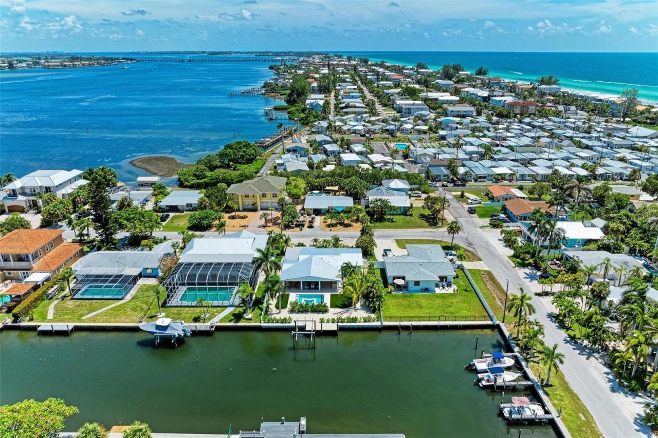 504 Bayview Drive, Holmes Beach, FL 34217 Photo