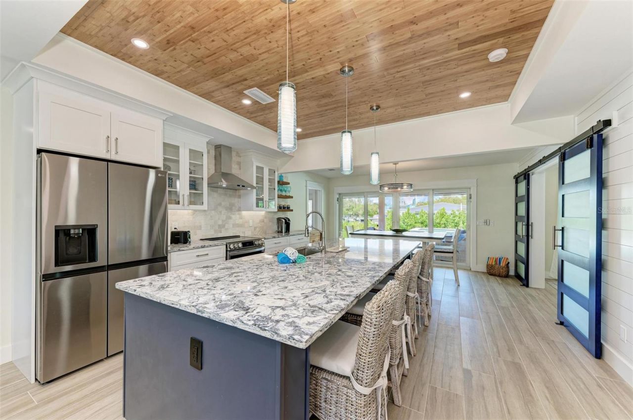 504 Bayview Drive, Holmes Beach, FL 34217 Photo