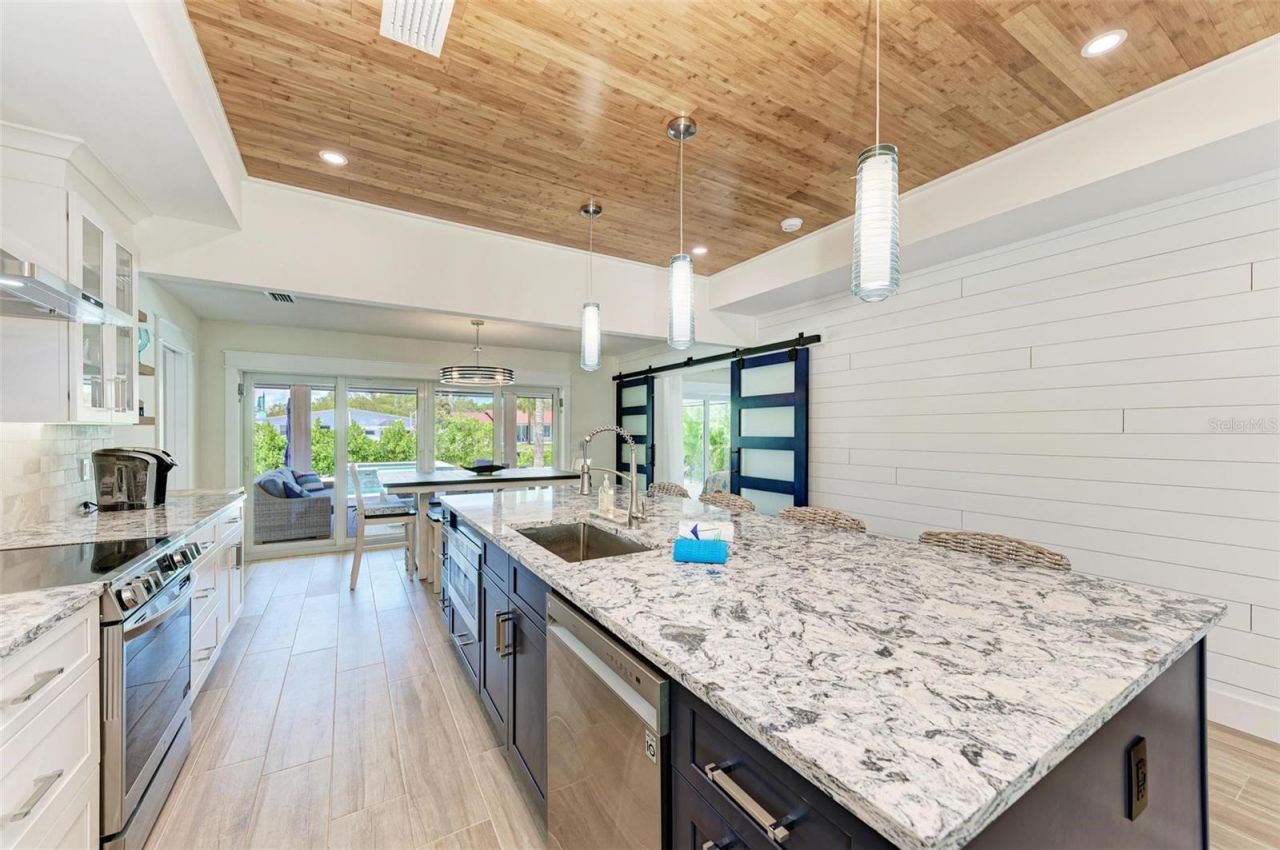 504 Bayview Drive, Holmes Beach, FL 34217 Photo