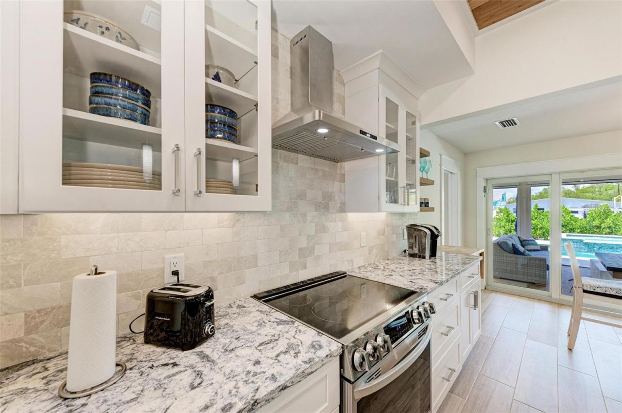 504 Bayview Drive, Holmes Beach, FL 34217 Photo