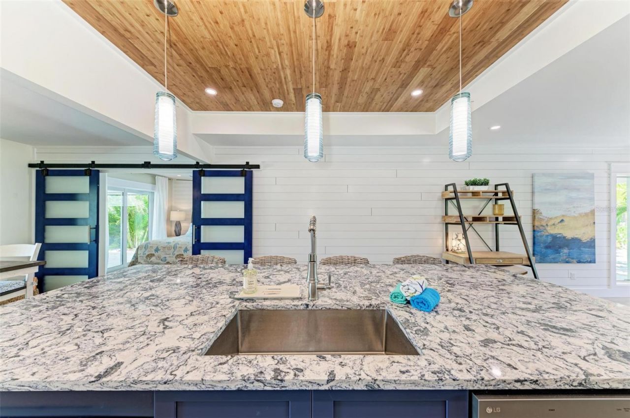 504 Bayview Drive, Holmes Beach, FL 34217 Photo