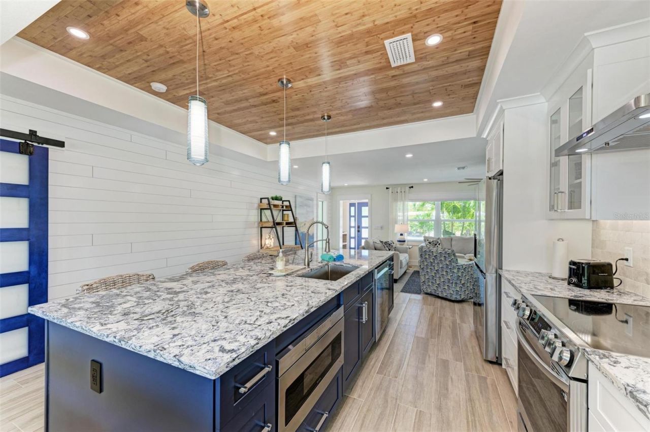 504 Bayview Drive, Holmes Beach, FL 34217 Photo