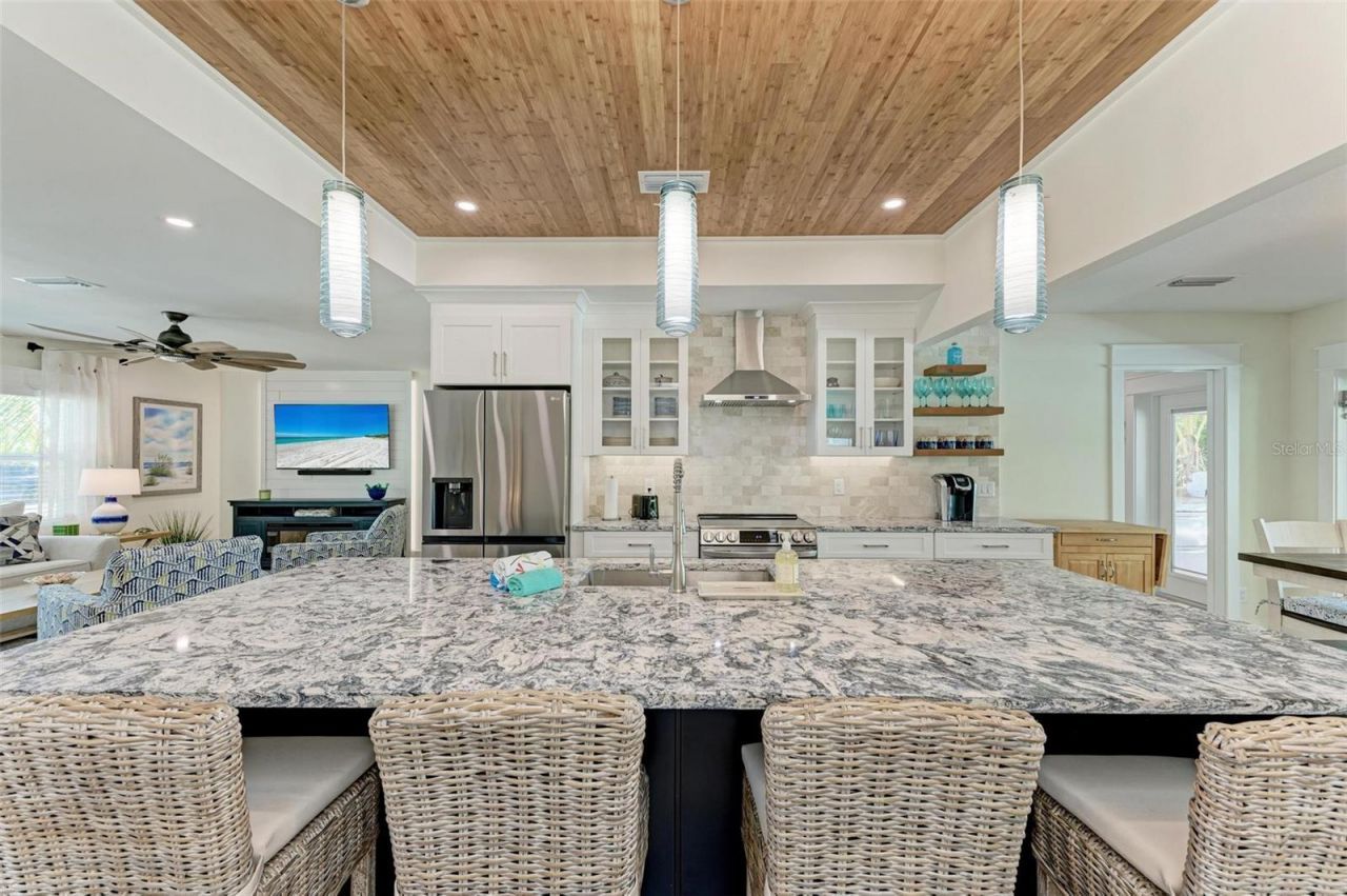 504 Bayview Drive, Holmes Beach, FL 34217 Photo