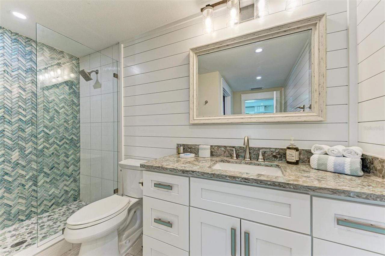 504 Bayview Drive, Holmes Beach, FL 34217 Photo