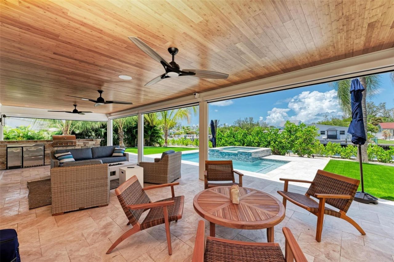 504 Bayview Drive, Holmes Beach, FL 34217 Photo