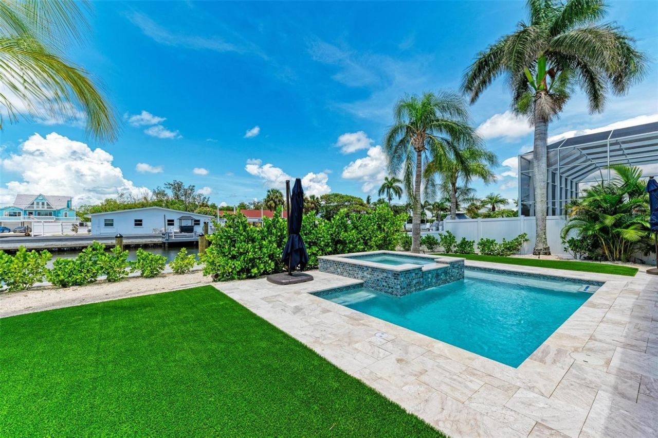 504 Bayview Drive, Holmes Beach, FL 34217 Photo