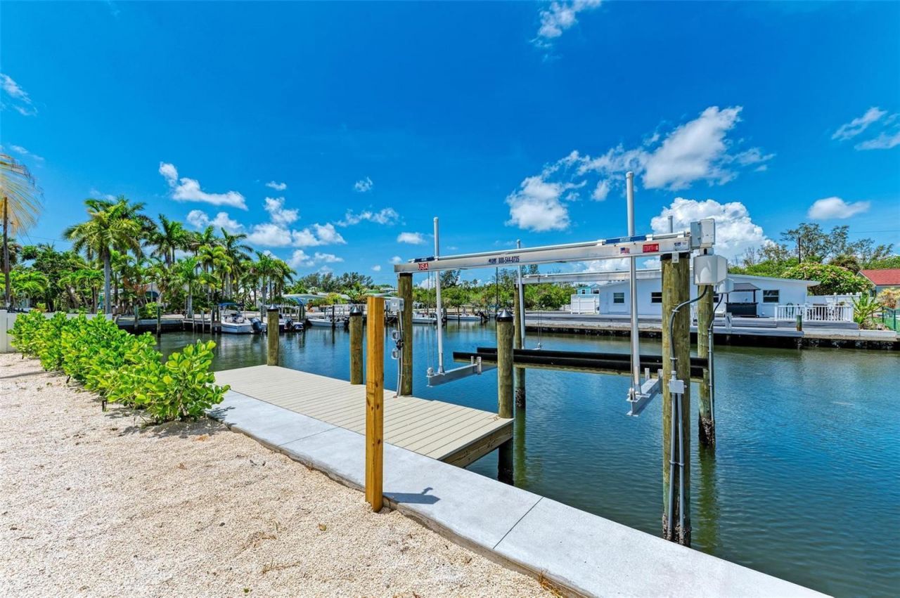 504 Bayview Drive, Holmes Beach, FL 34217 Photo