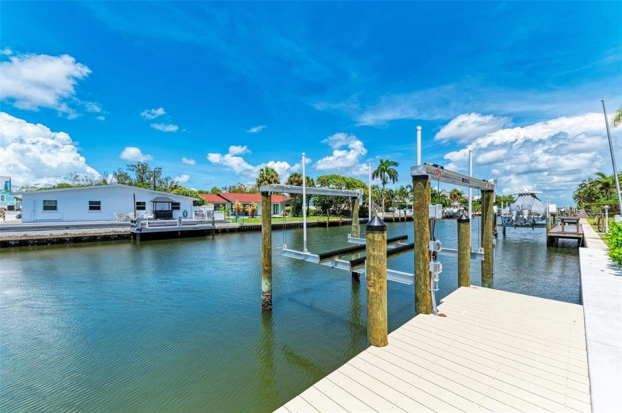 504 Bayview Drive, Holmes Beach, FL 34217 Photo