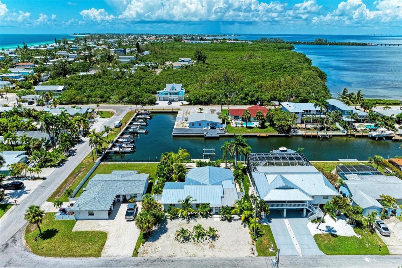 504 Bayview Drive, Holmes Beach, FL 34217 Photo