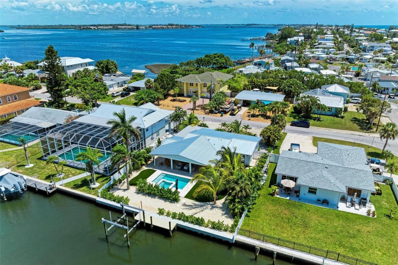 504 Bayview Drive, Holmes Beach, FL 34217 Photo