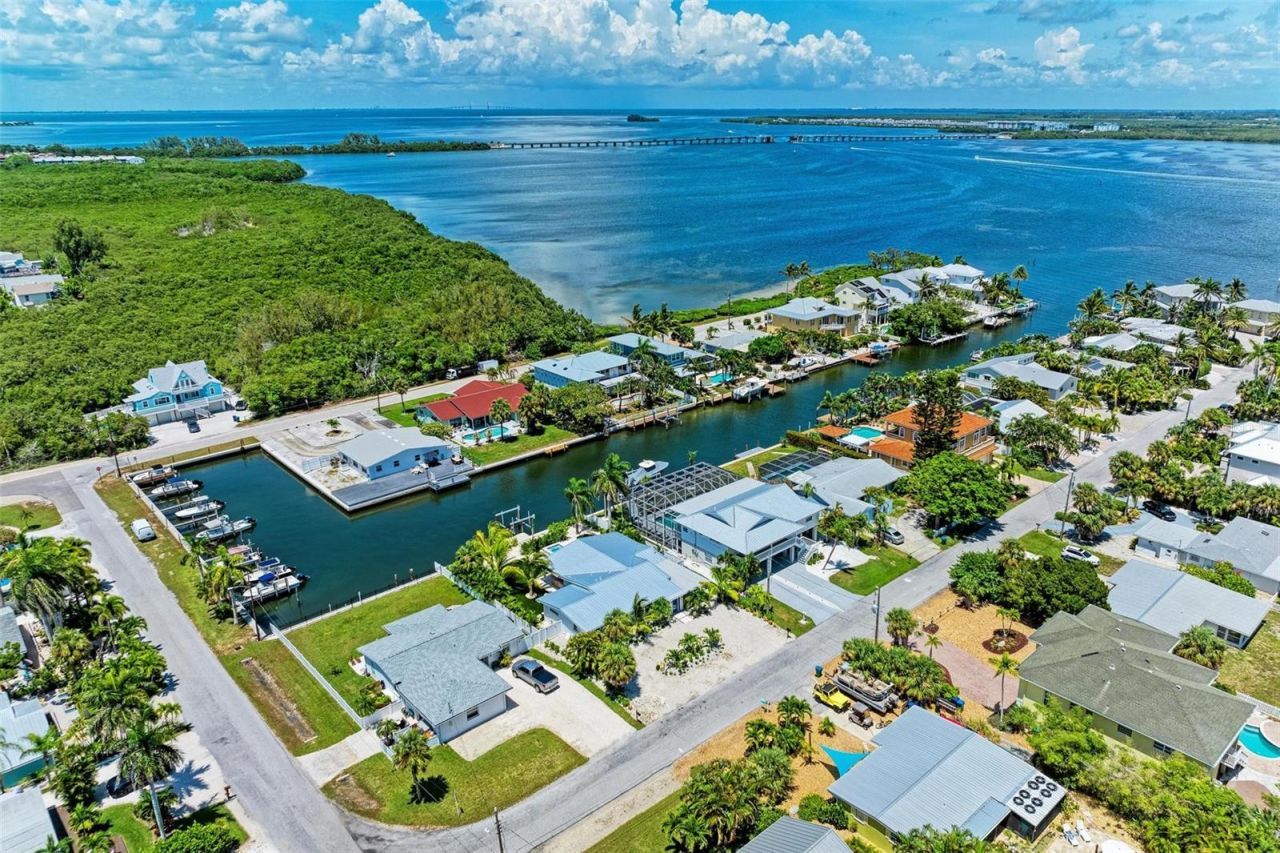 504 Bayview Drive, Holmes Beach, FL 34217 Photo