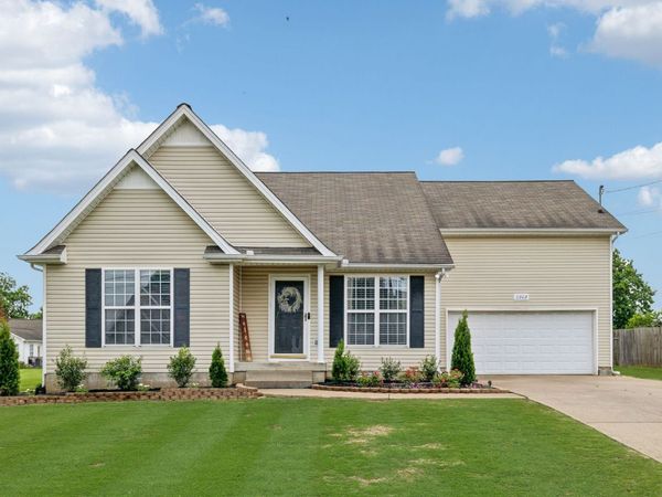 2808 Belle Meade Pl, Columbia, TN 38401