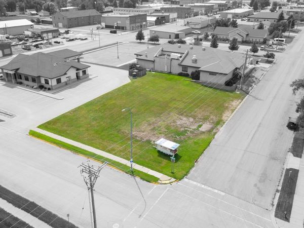 145 5th Avenue NE, Valley City, ND 58072