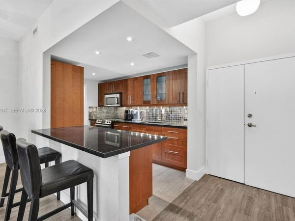 9725 NW 52nd St, Unit 103, Doral, FL 33178