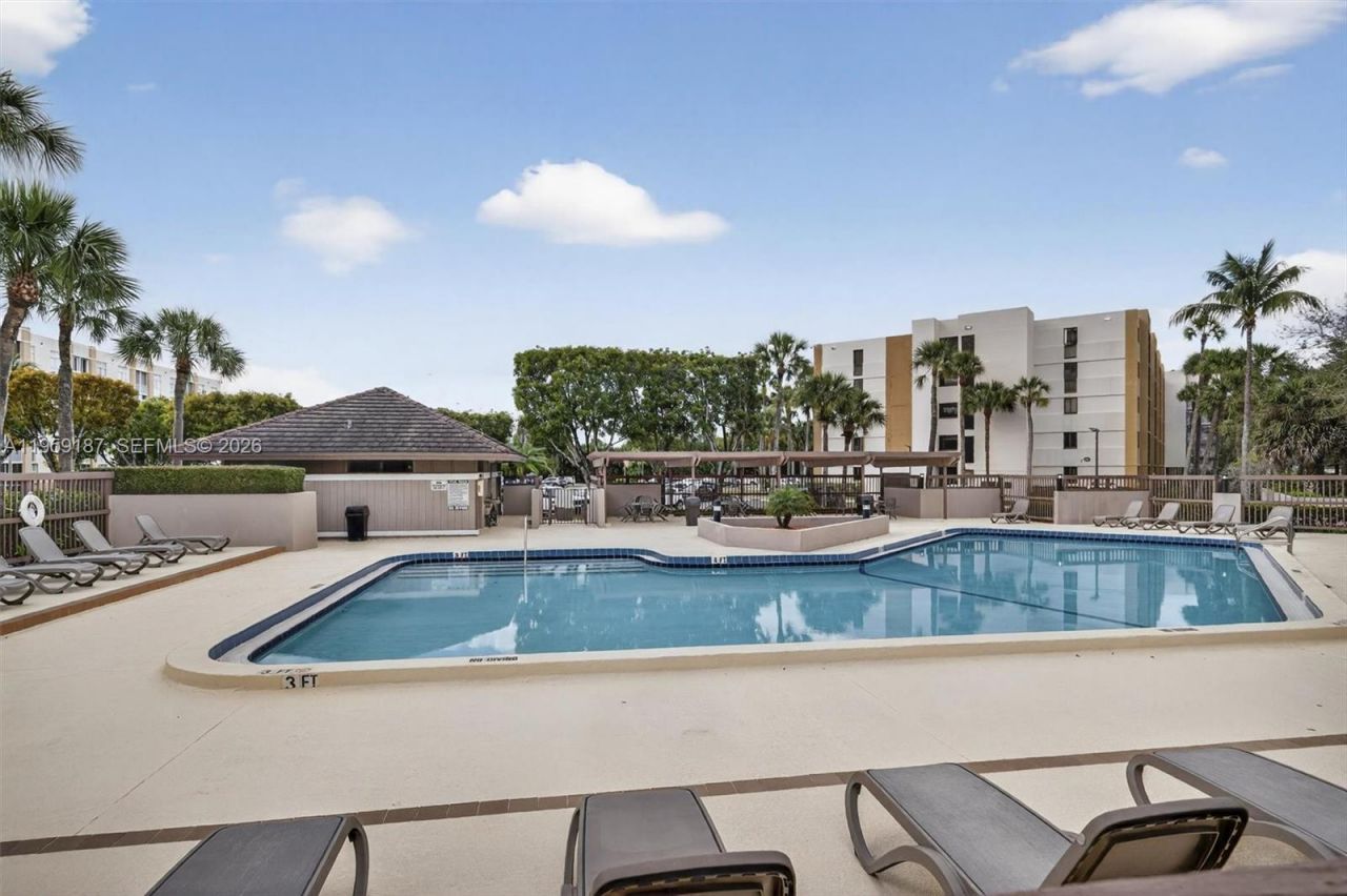 9725 NW 52nd St, Unit 103, Doral, FL 33178 Photo