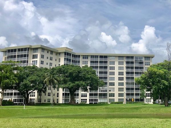2940 N Course Dr, Unit 910, Pompano Beach, FL 33069