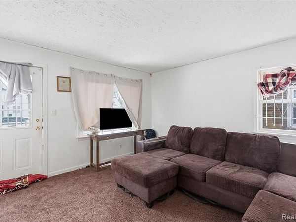 6347 Plainview Avenue, Detroit, MI 48228