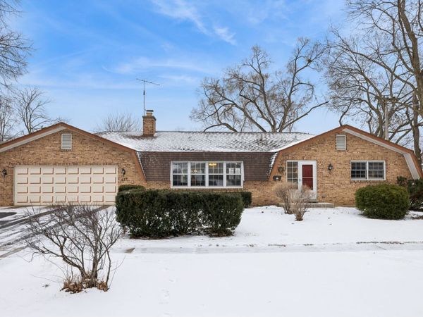 635 Eletson Drive, Crystal Lake, IL 60014