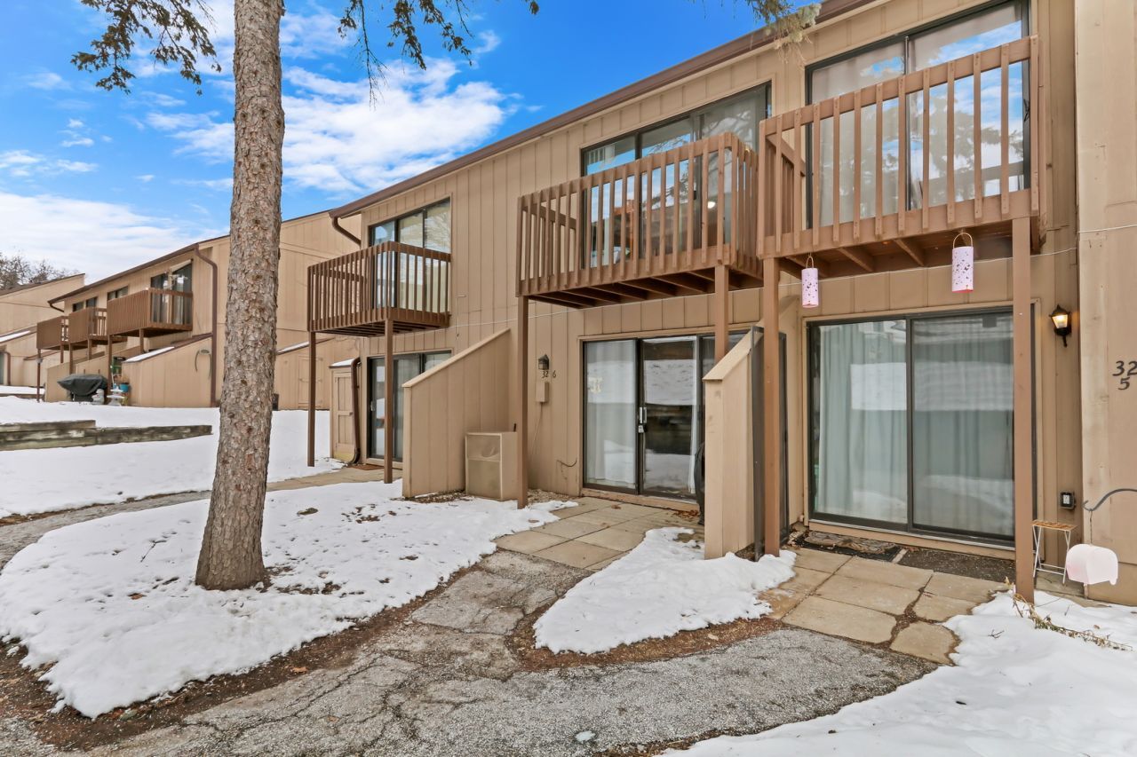 32 Montego Colony, Unit 6, Fox Lake, IL 60020 Main Photo