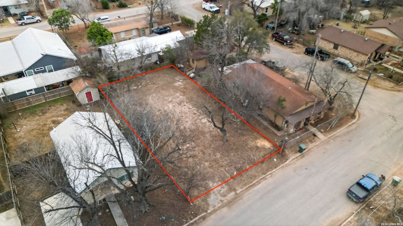 527 Juarez, Uvalde, TX 78801 Main Photo