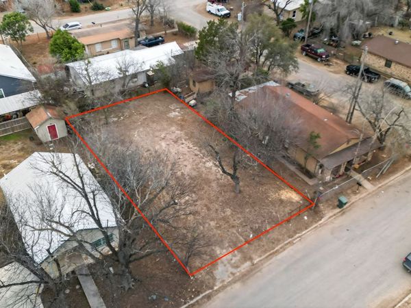 527 Juarez, Uvalde, TX 78801