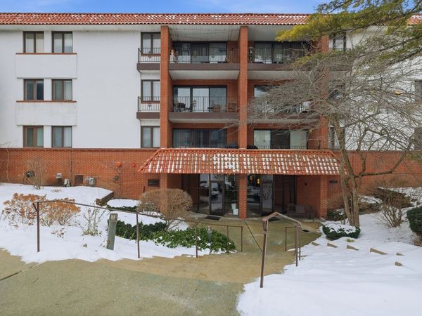 2046 Saint Johns Avenue, Unit 3E, Highland Park, IL 60035