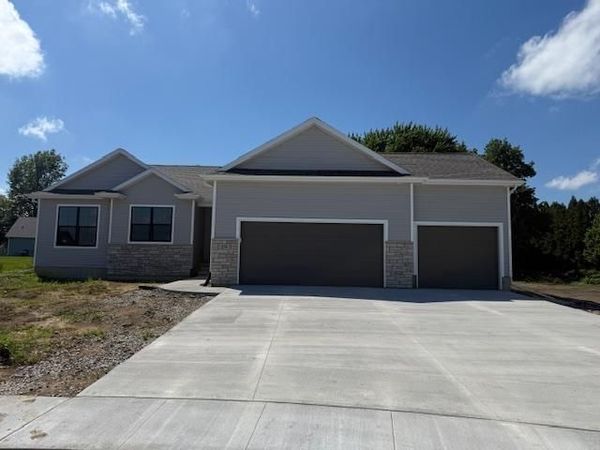 134 Sunbird Court, Waterloo, IA 50701