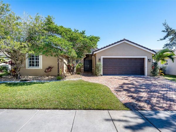 405 SW 198th Ter, Pembroke Pines, FL 33029