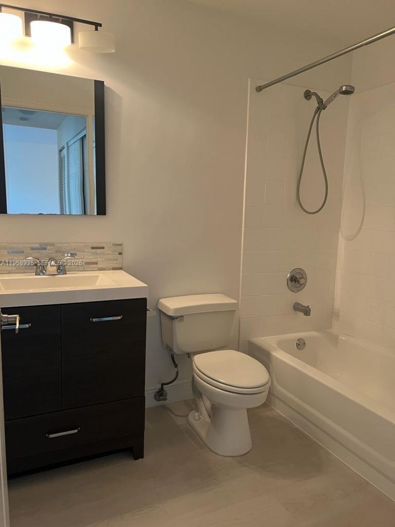 9725 NW 52nd St, Unit 507, Doral, FL 33178 Photo