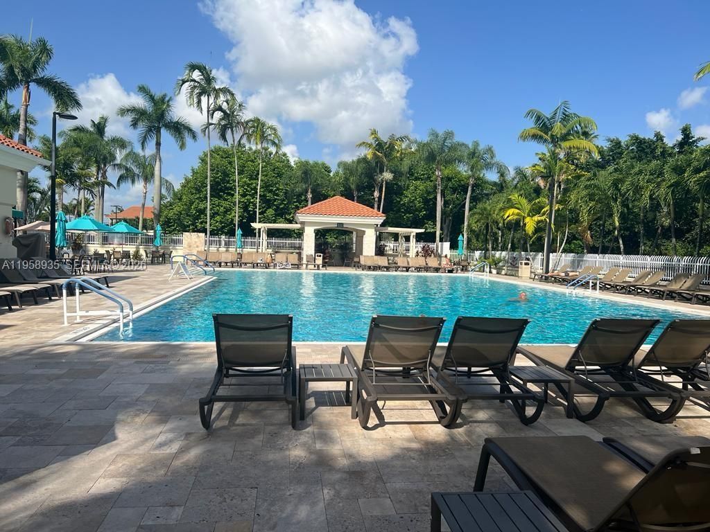 9725 NW 52nd St, Unit 507, Doral, FL 33178 Photo