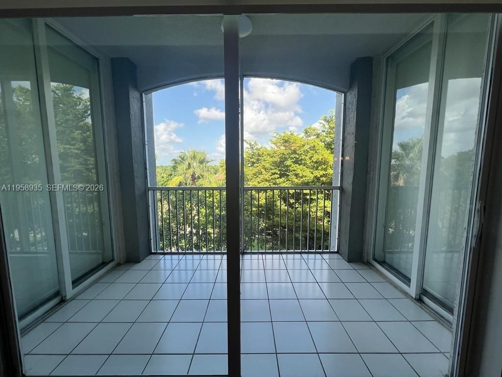 9725 NW 52nd St, Unit 507, Doral, FL 33178 Photo
