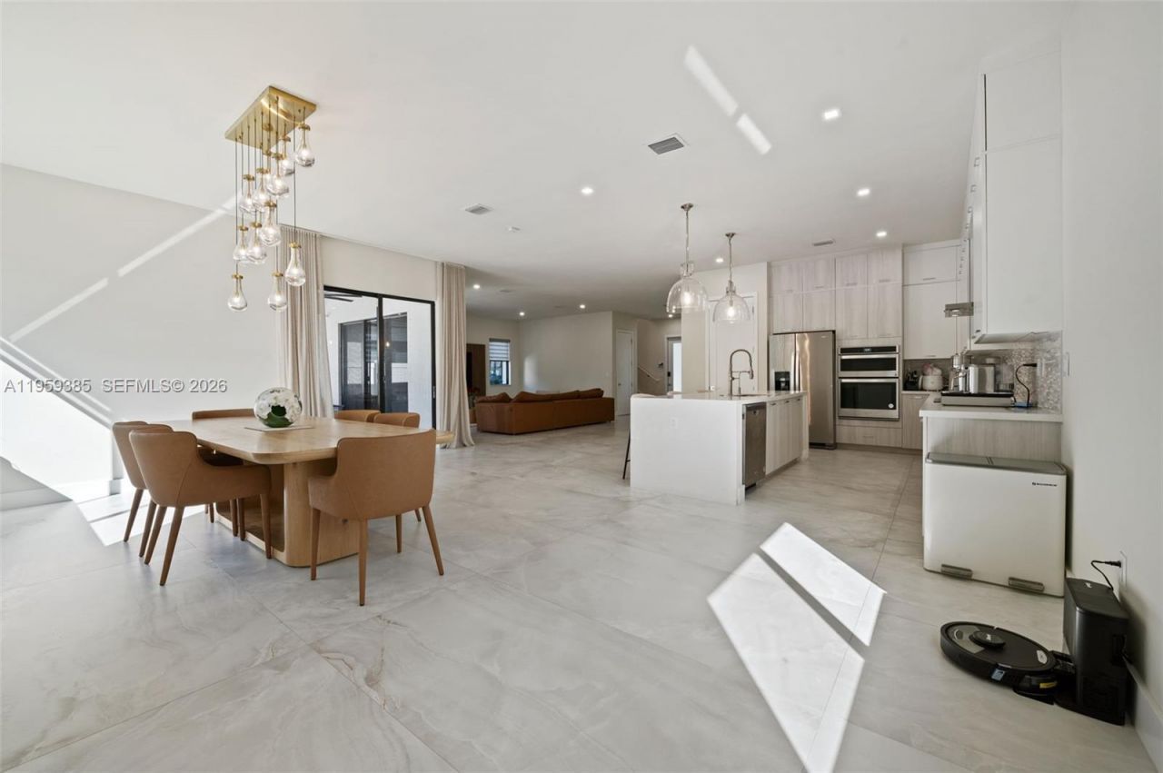 8118 NW 46th Ter, Doral, FL 33166 Photo