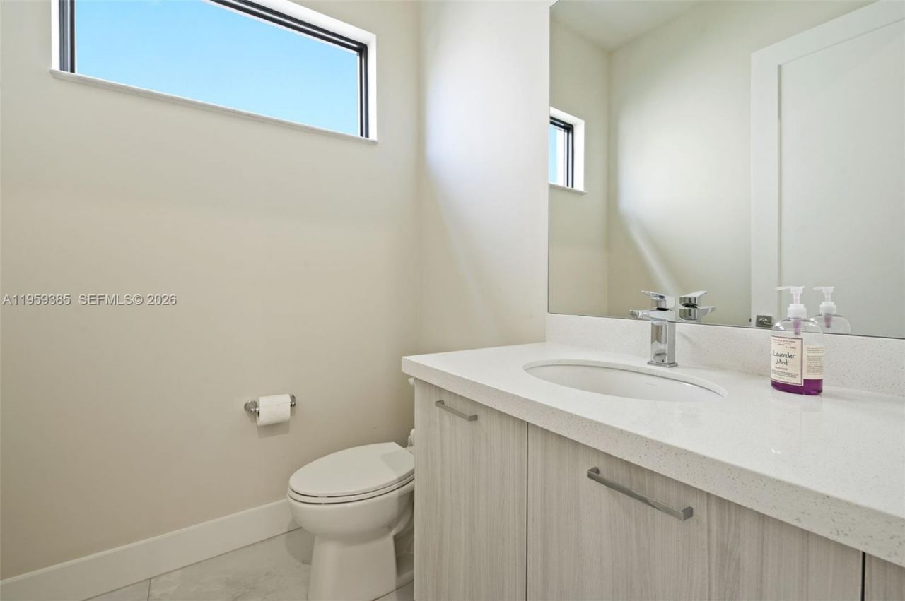 8118 NW 46th Ter, Doral, FL 33166 Photo