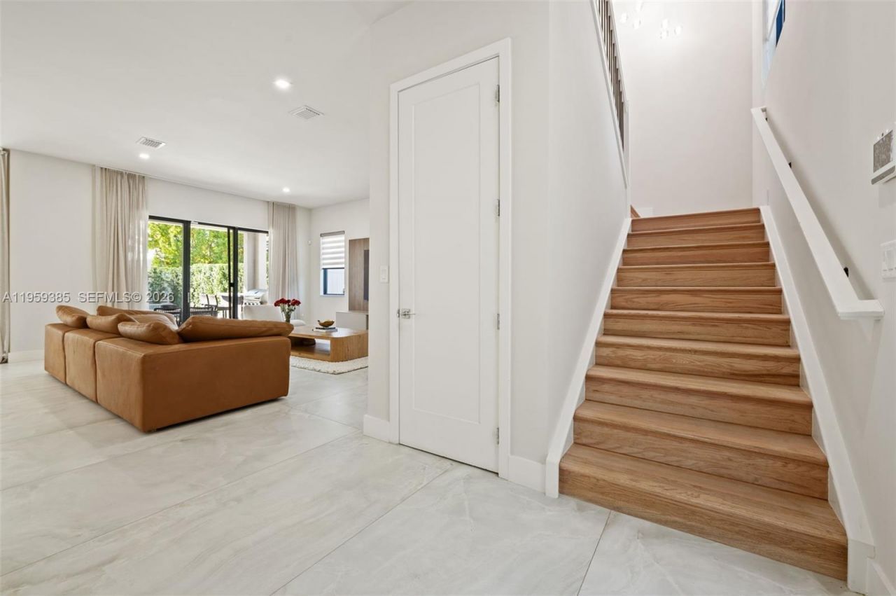 8118 NW 46th Ter, Doral, FL 33166 Photo