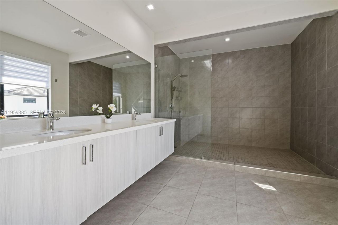 8118 NW 46th Ter, Doral, FL 33166 Photo