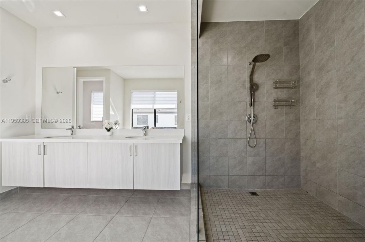 8118 NW 46th Ter, Doral, FL 33166 Photo