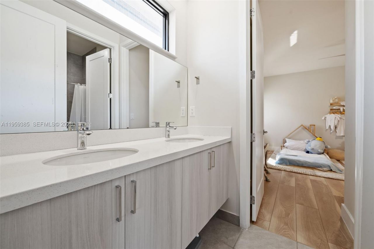 8118 NW 46th Ter, Doral, FL 33166 Photo