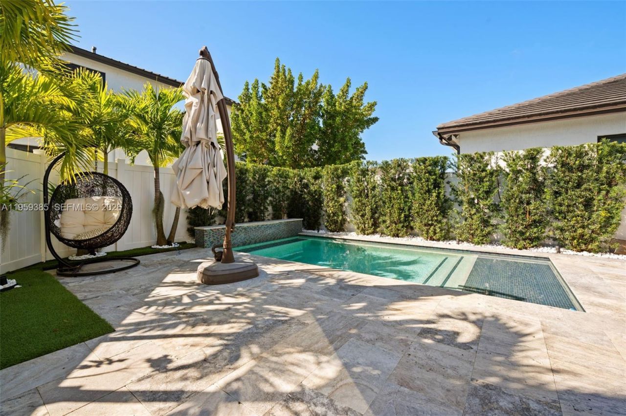 8118 NW 46th Ter, Doral, FL 33166 Photo