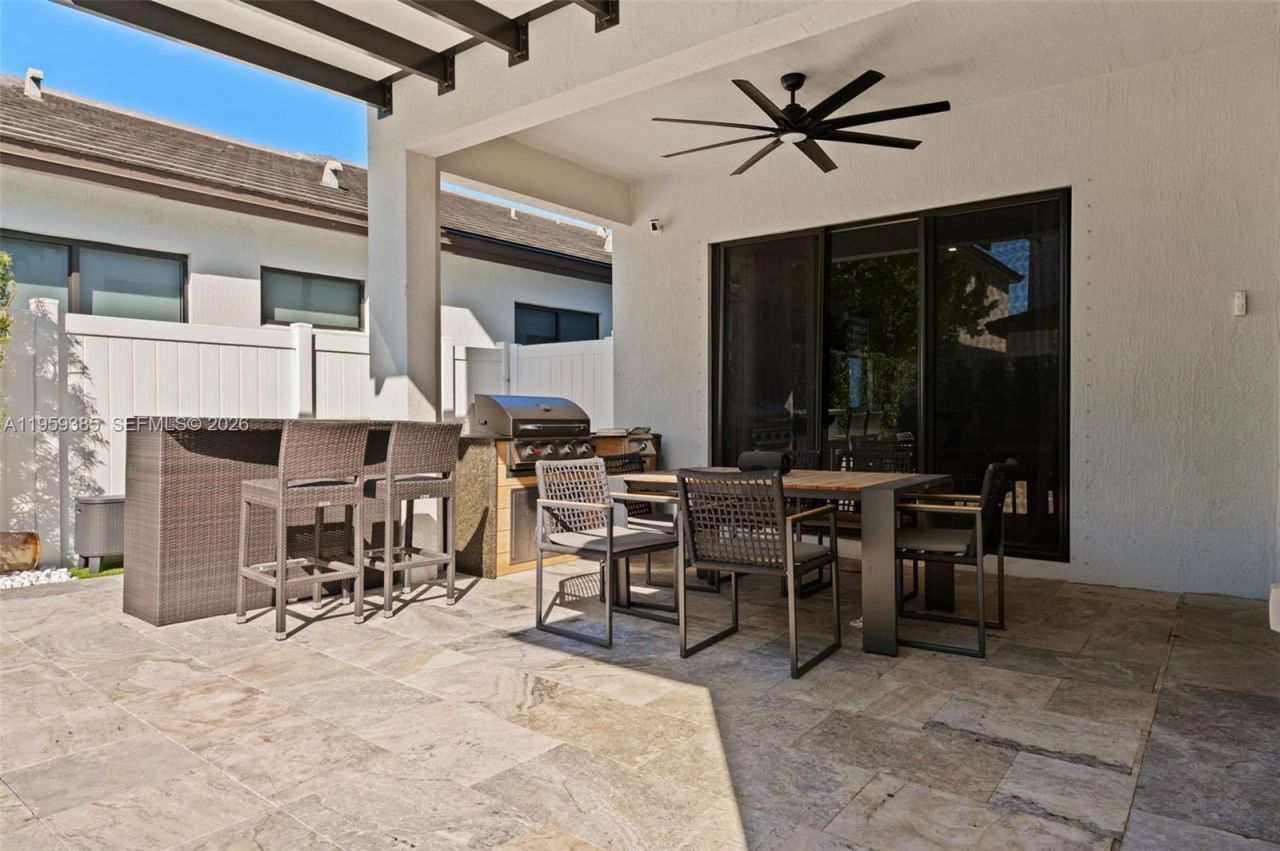 8118 NW 46th Ter, Doral, FL 33166 Photo