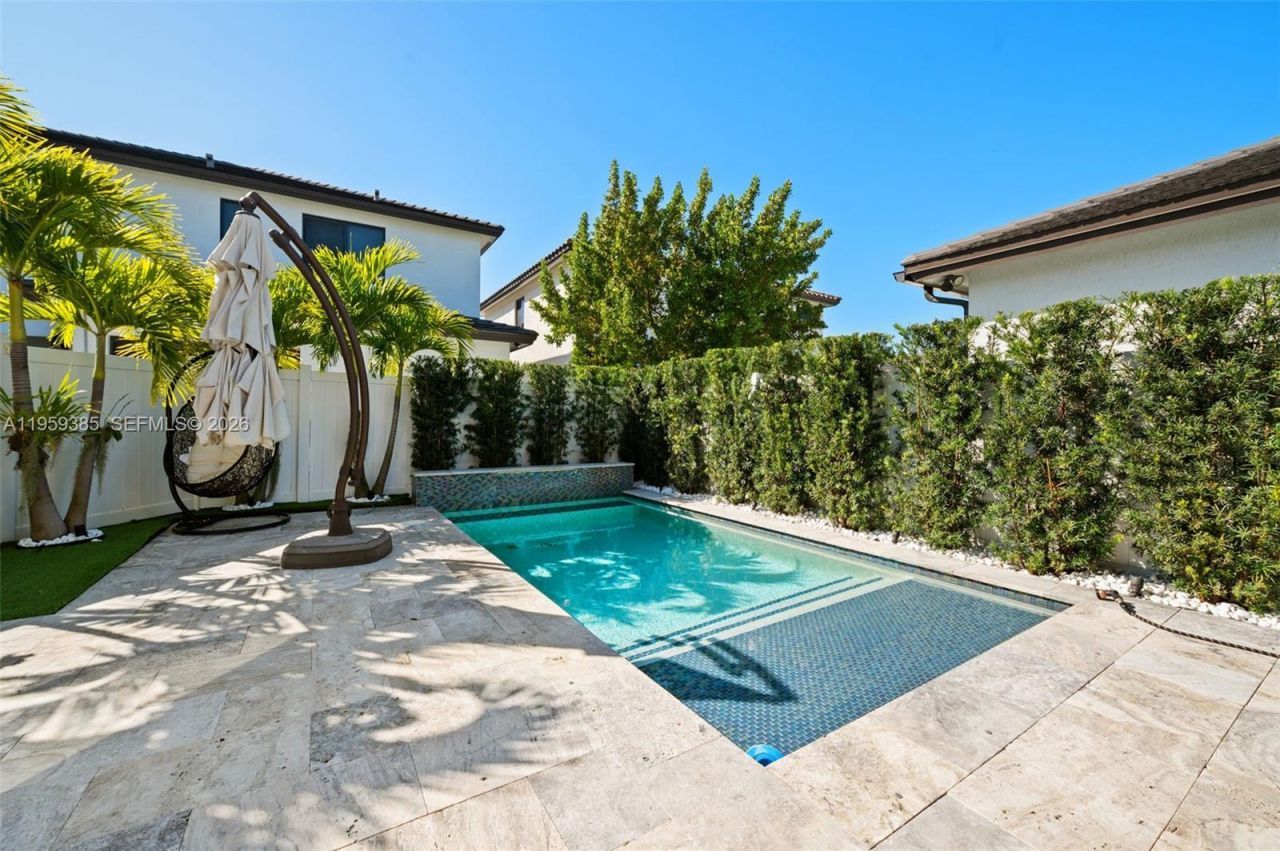 8118 NW 46th Ter, Doral, FL 33166 Photo