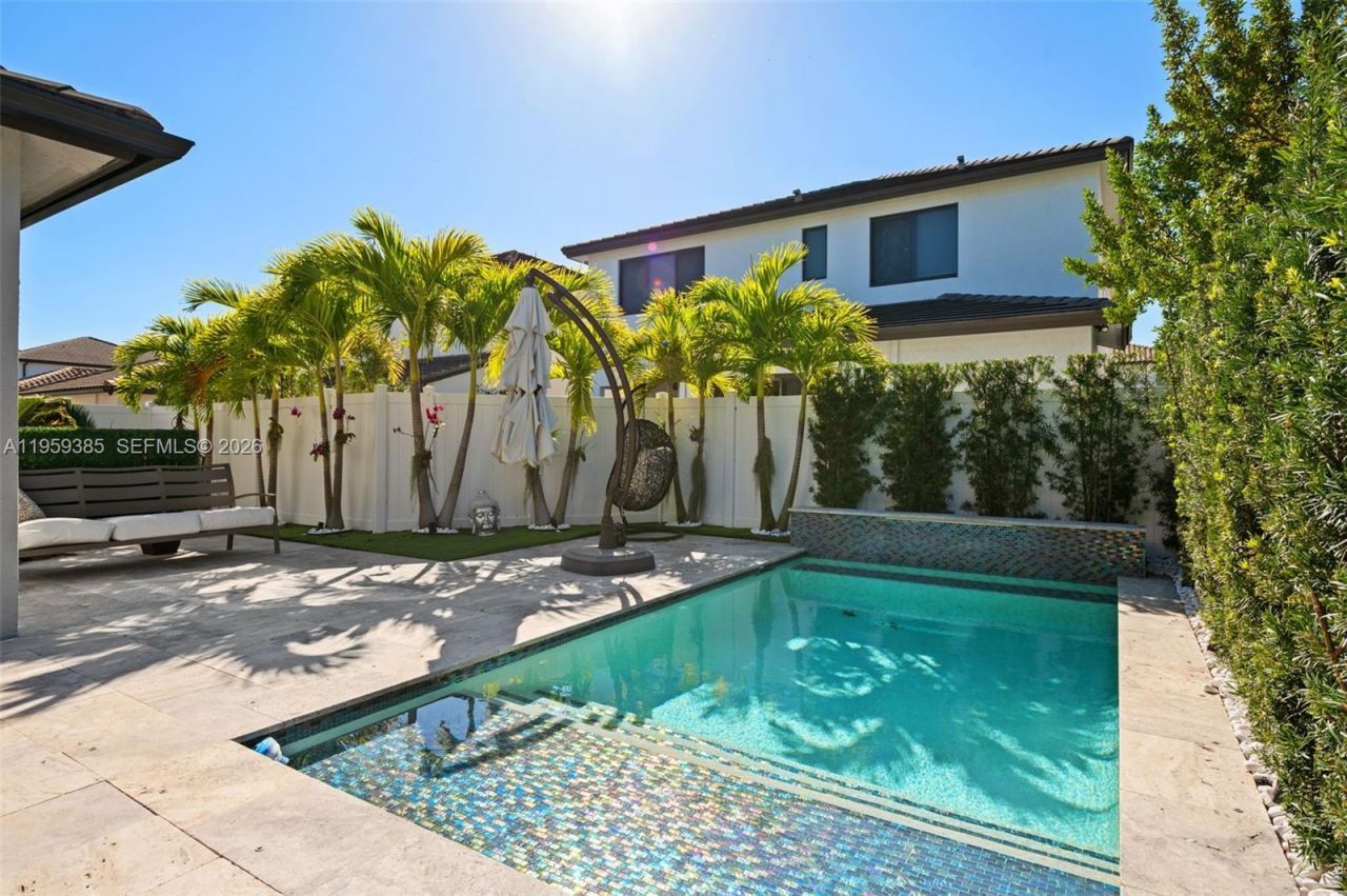 8118 NW 46th Ter, Doral, FL 33166 Photo