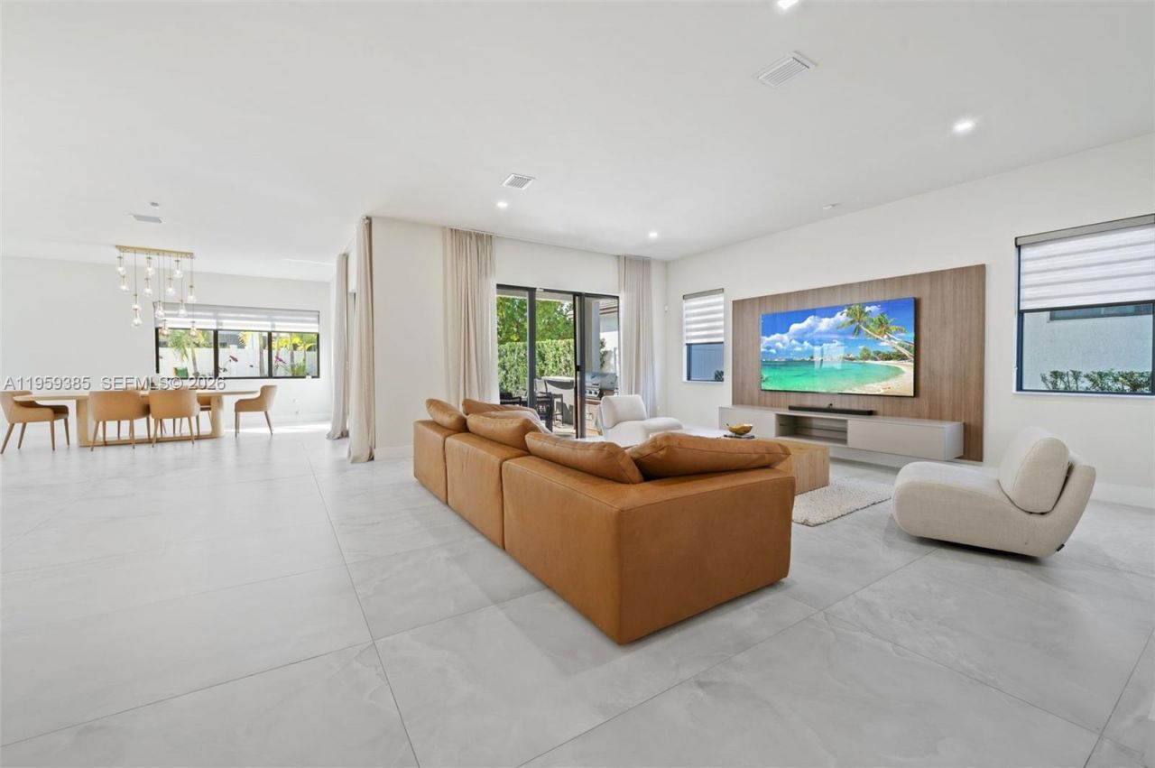 8118 NW 46th Ter, Doral, FL 33166 Photo