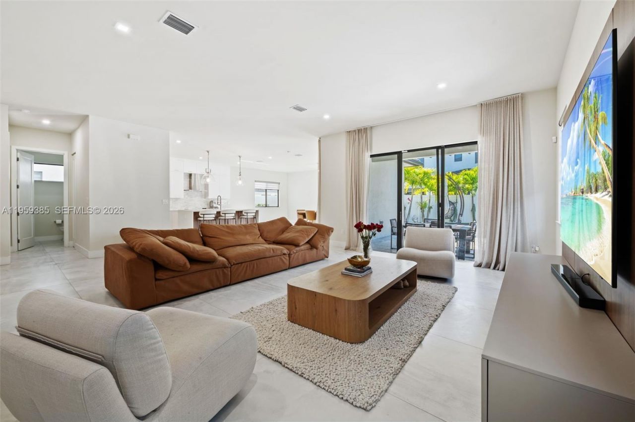 8118 NW 46th Ter, Doral, FL 33166 Photo