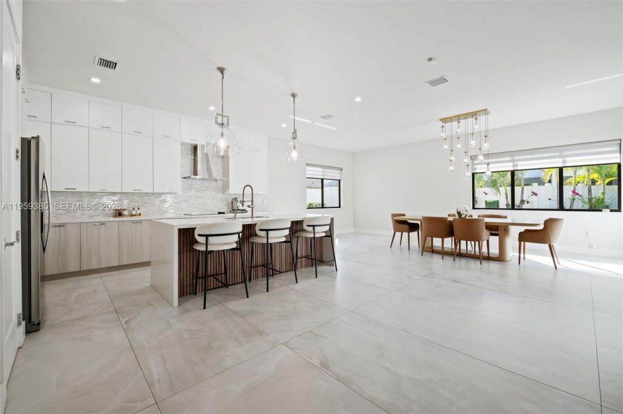 8118 NW 46th Ter, Doral, FL 33166 Photo