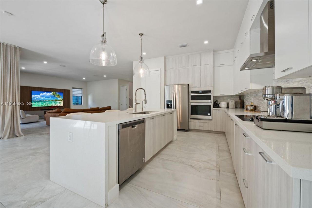 8118 NW 46th Ter, Doral, FL 33166 Photo