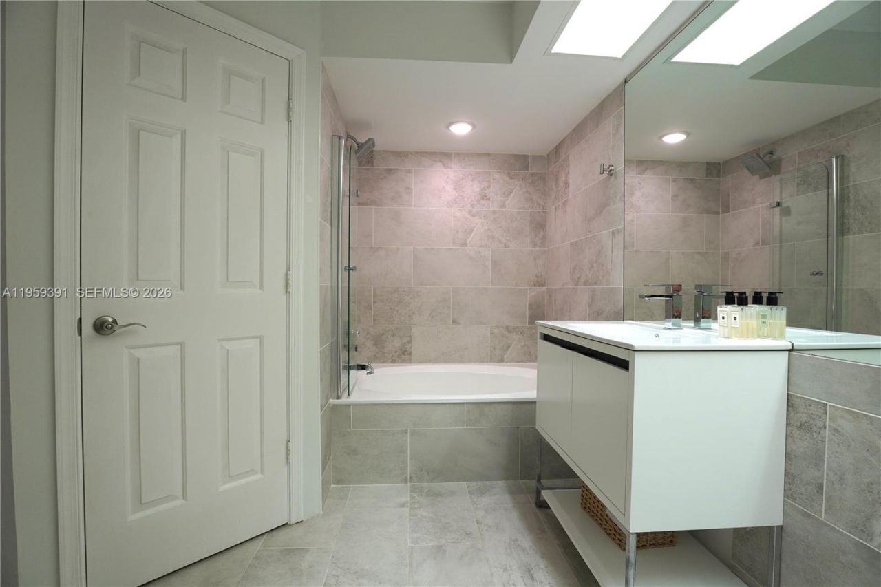 5741 Coach House Cir, Unit H, Boca Raton, FL 33486 Photo