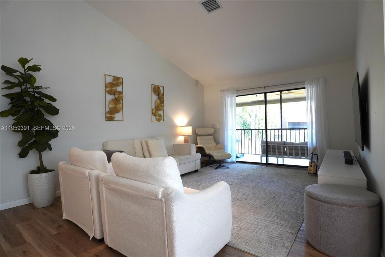 5741 Coach House Cir, Unit H, Boca Raton, FL 33486 Photo