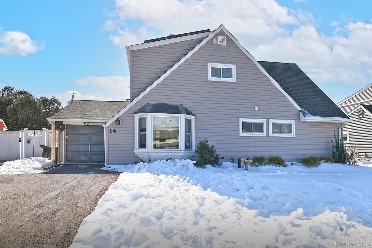 14 Thimble Lane, Hicksville, NY 11801 Main Photo