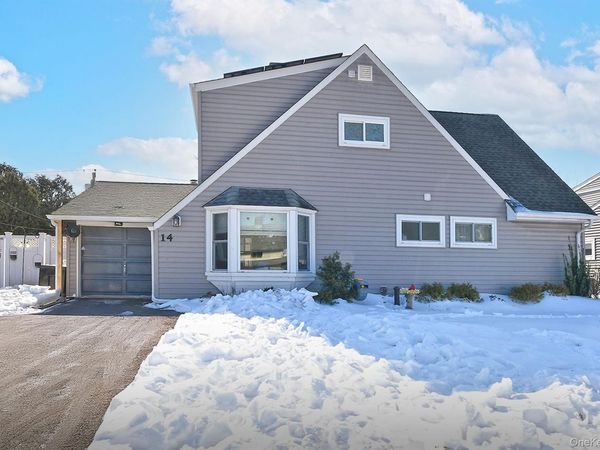 14 Thimble Lane, Hicksville, NY 11801